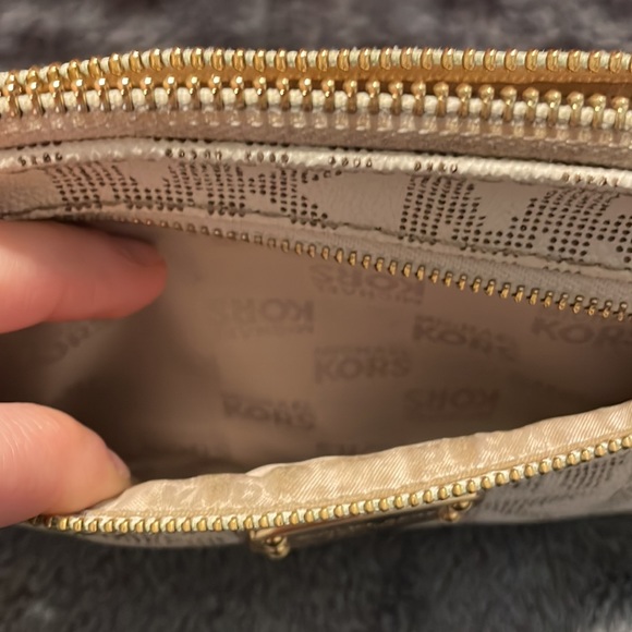 Michael Kors wristlet - Picture 3 of 5